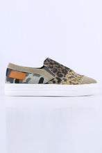 Load image into Gallery viewer, Khaki Snake Leopard Mixed Print Slip-on Canvas Shoes
